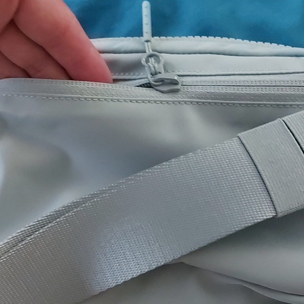 Lululemon Everywhere Belt Bag - Picture 5 of 9